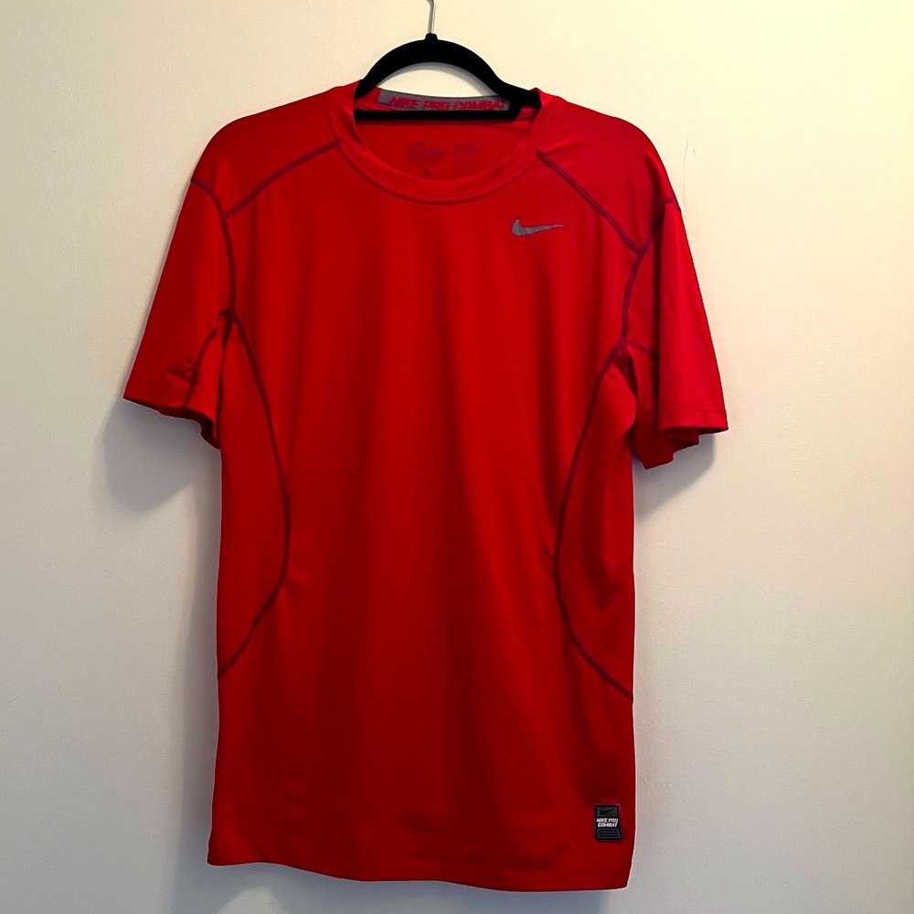 Nike Pro Combat Men’s athletic T-Shirt, Size M, Red
